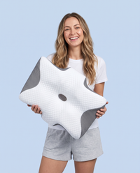 Woman holding the Himra contour pillow