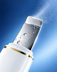 The stainless steel blade with a fine water mist